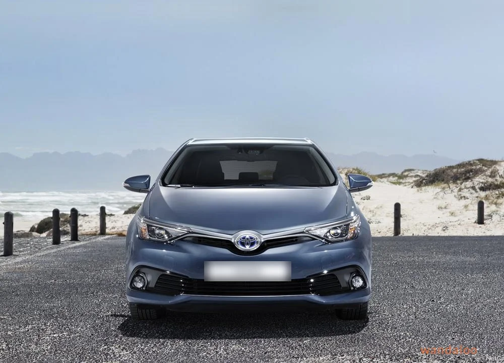 Toyota Auris bleue (phase 2), vue de face